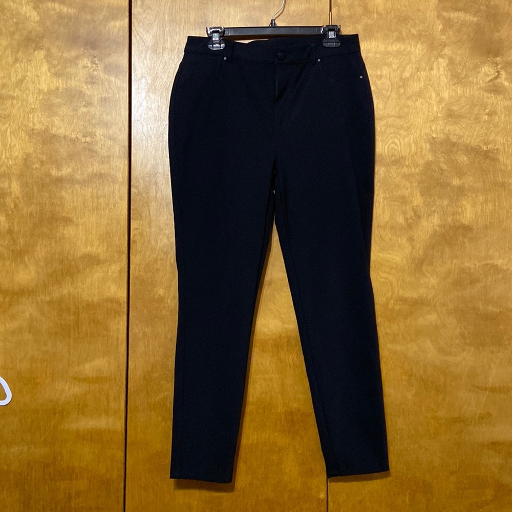 Chicos straight leg medium pants.